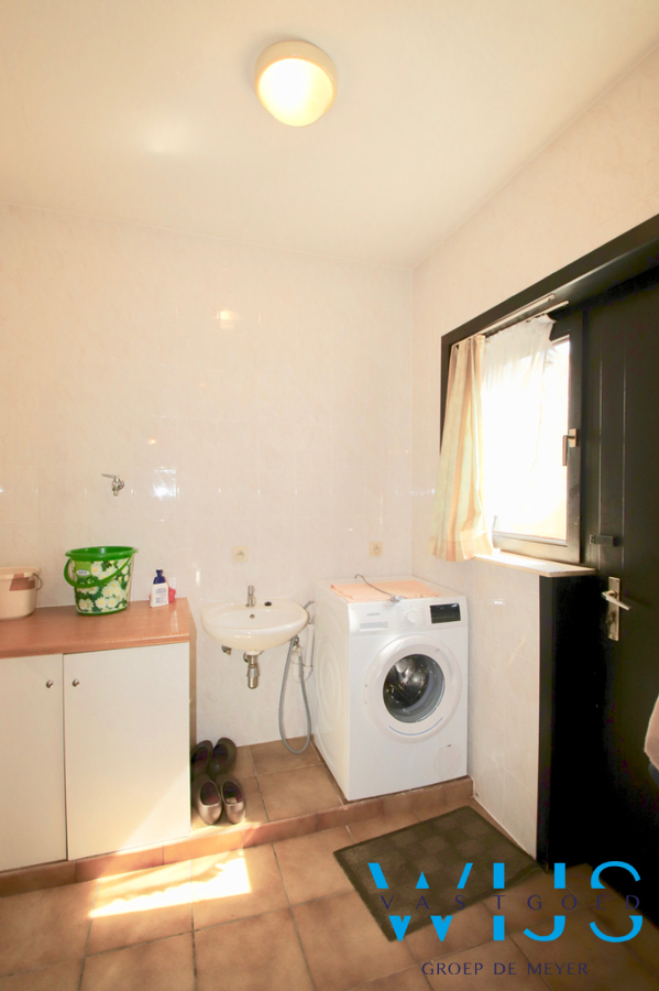 Stevige bungalow op een prachtig perceel van 925 m² te SLEIDINGE ! 