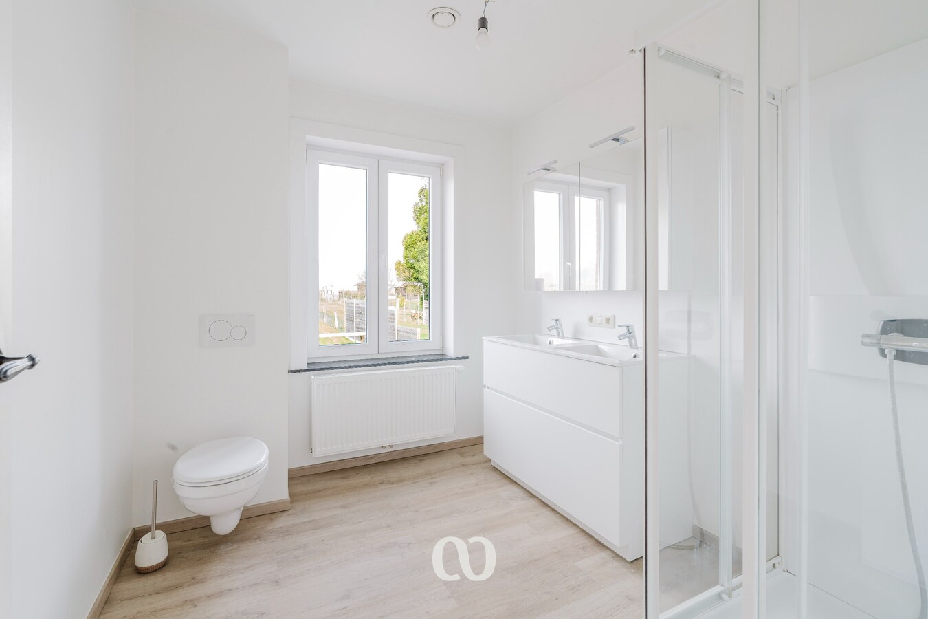 Gerenoveerde huurwoning met 3 slaapkamers en garage in het centrum van Etikhove 