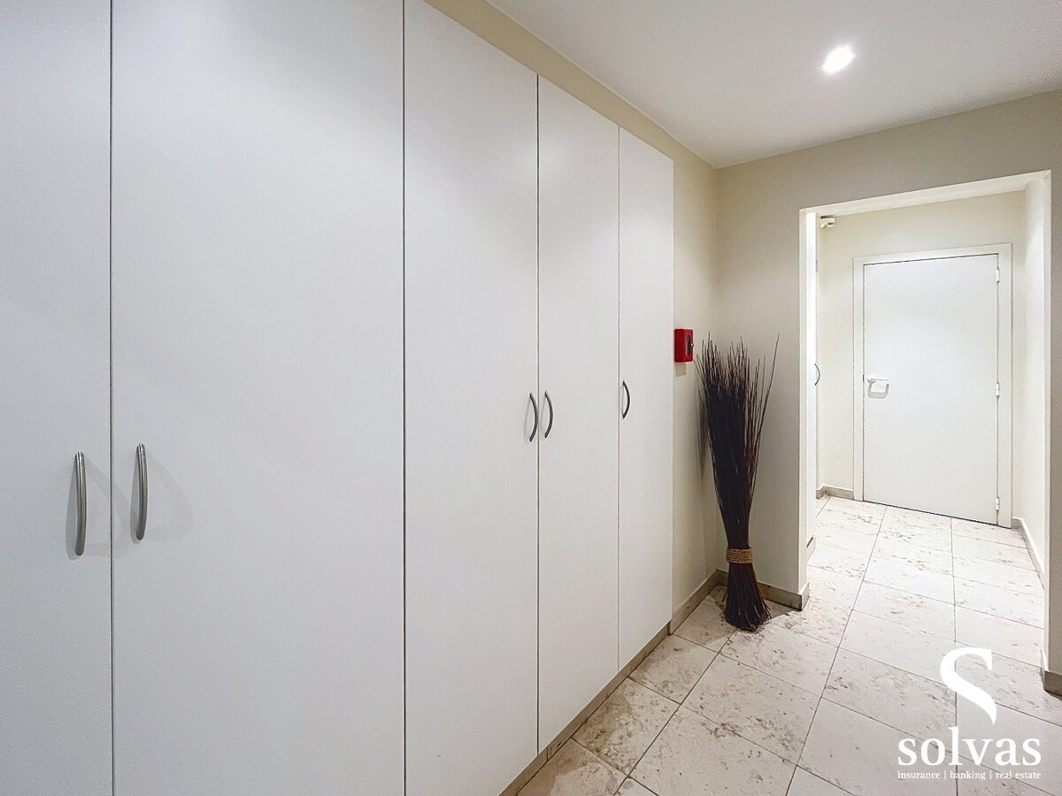 Gezellig dakappartement met terras en twee slaapkamers te hartje Knesselare. 