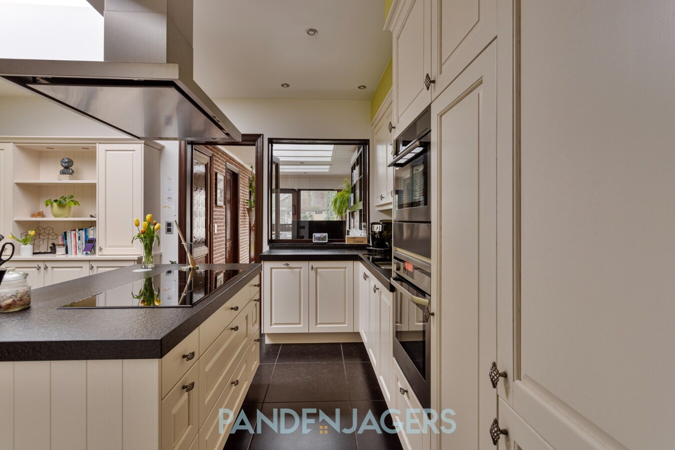 Instapklare rijwoning met 4 slaapkamers te Duffel 