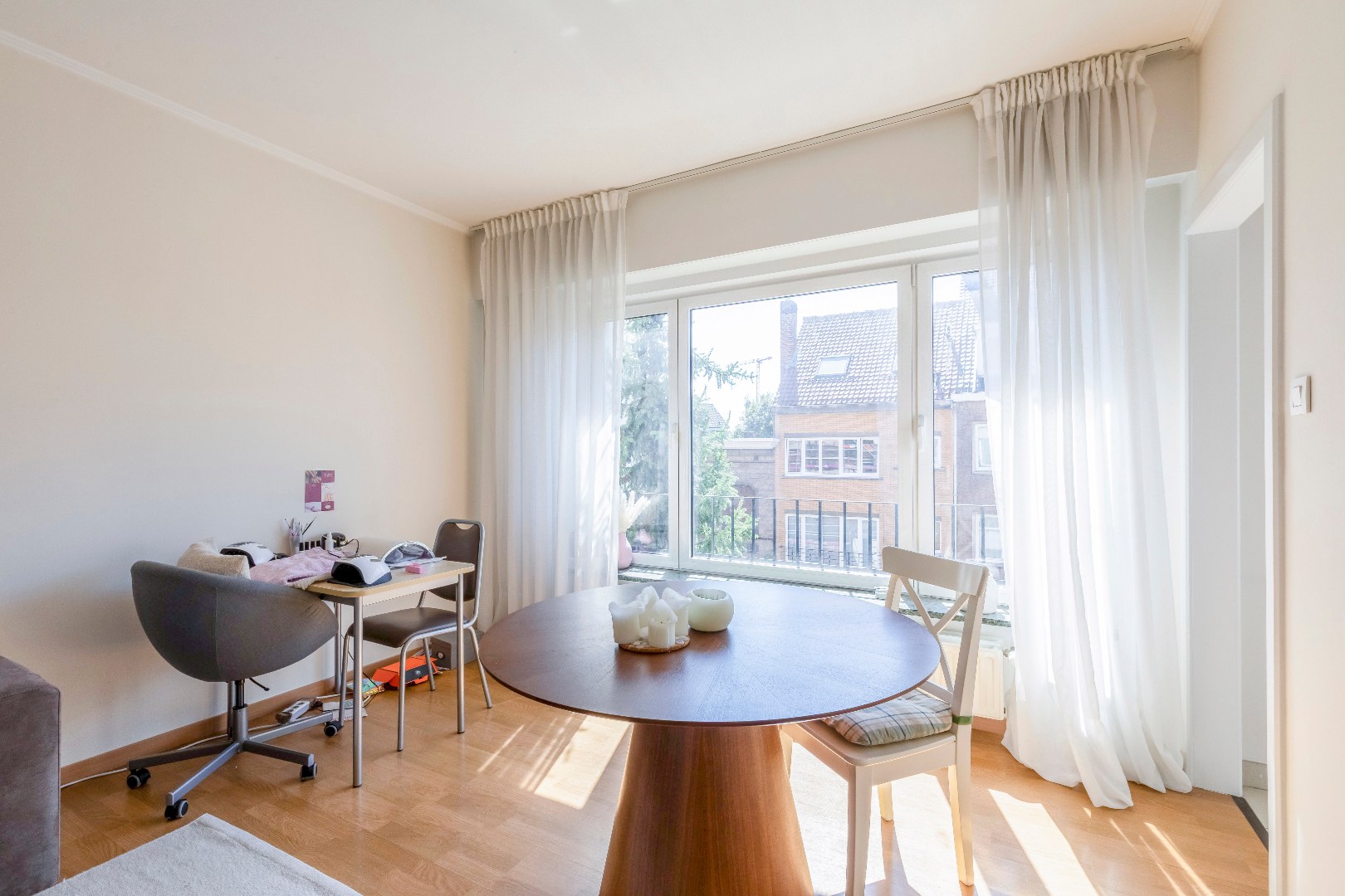Instapklaar appartement met 2 slaapkamers en terras in de stationsbuurt 