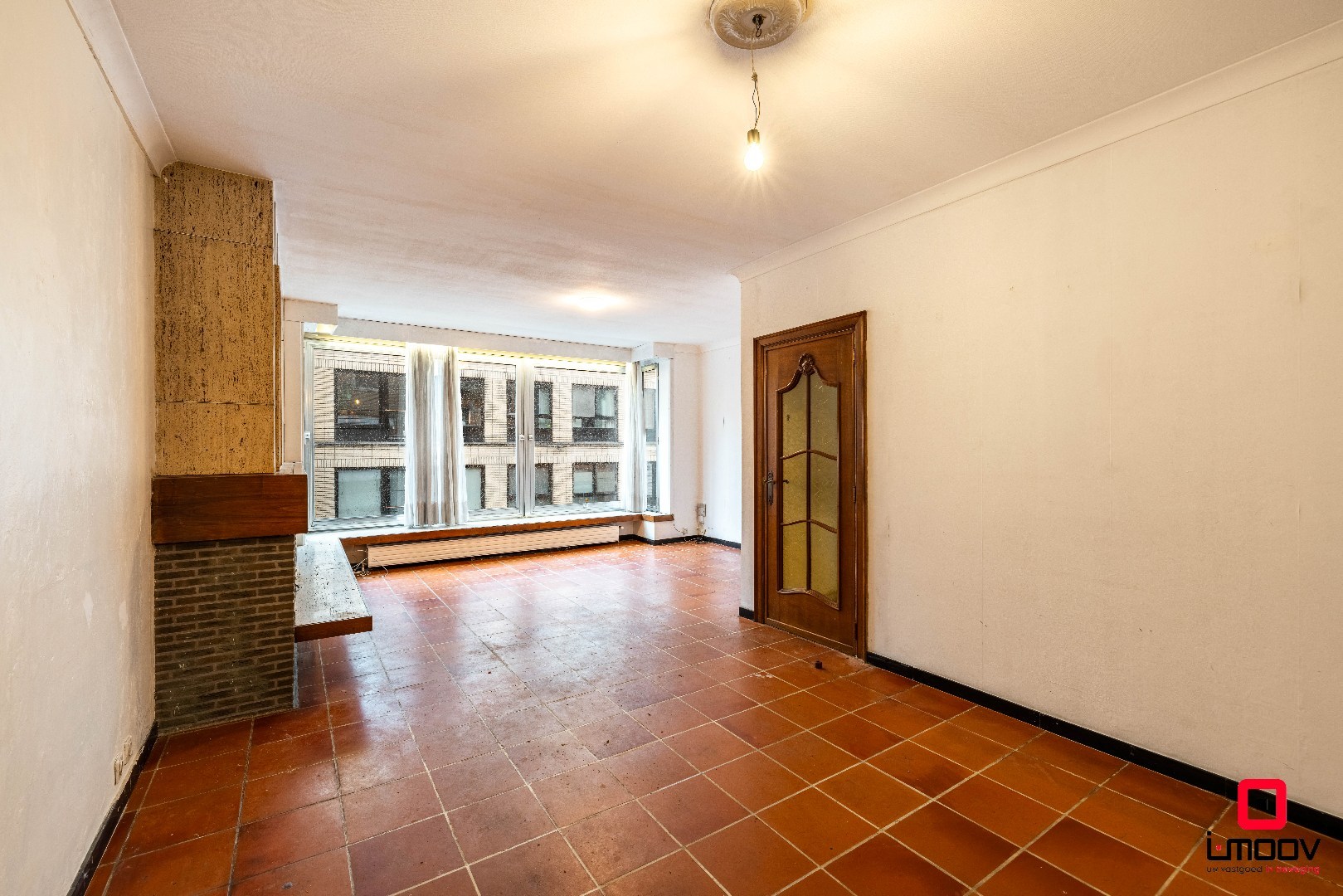 Ruime te renoveren stadswoning met garage en vier slaapkamers in de stationswijk 