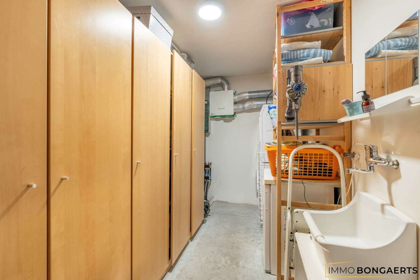 Ruime woning met garage, tuin en drie slaapkamers 