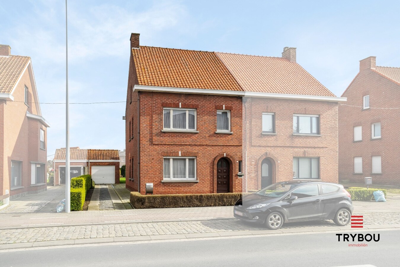 Degelijke woning op ruim perceel van 700m² 