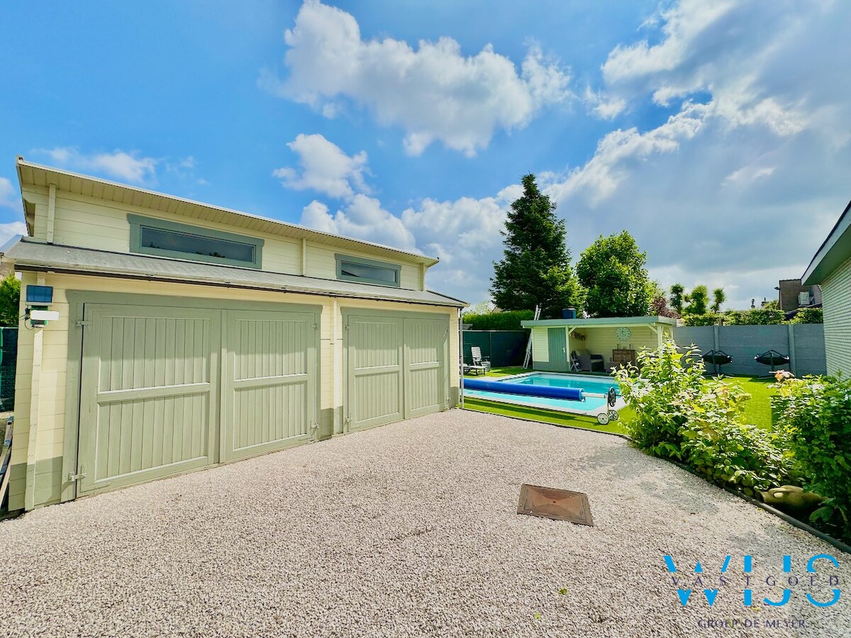 Bungalow met zwembad &amp; bijgebouw te Ertvelde ! 