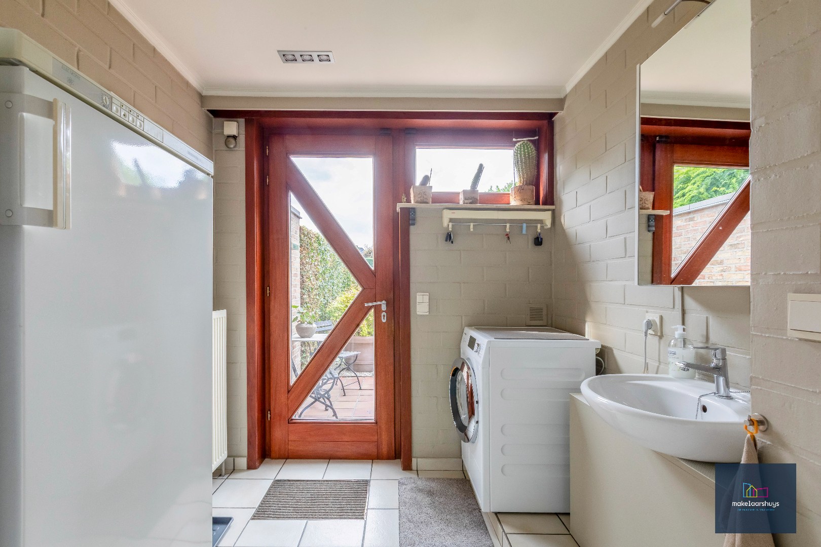 Stijlvolle HOB met 4 slpkamers, bureau en dubbele garage. 