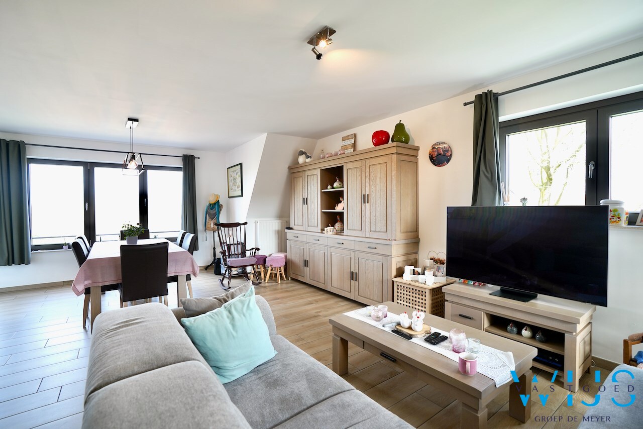 Prachtige duplex met garage in het rustige landelijke OOSTEEKLO ! 