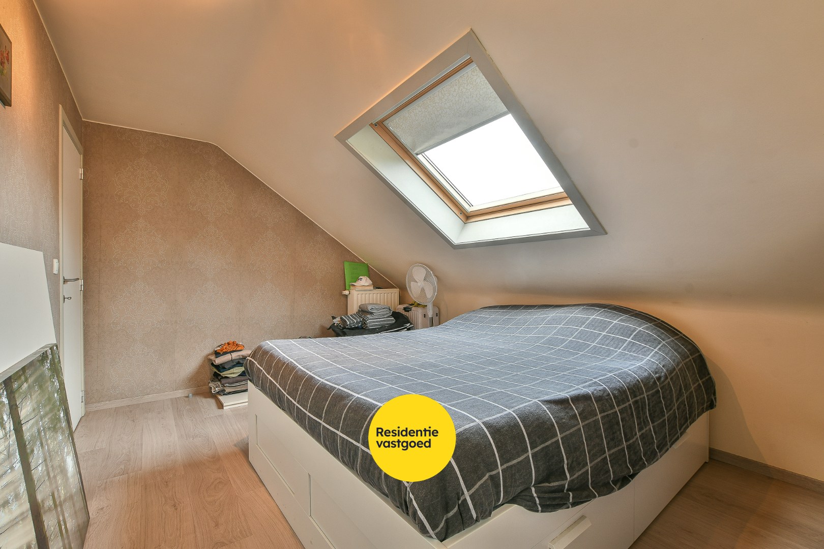 Instapklare halfopen woning met 3 slaapkamers en zonnige tuin in Vosseslag, vlakbij bos en duinen 