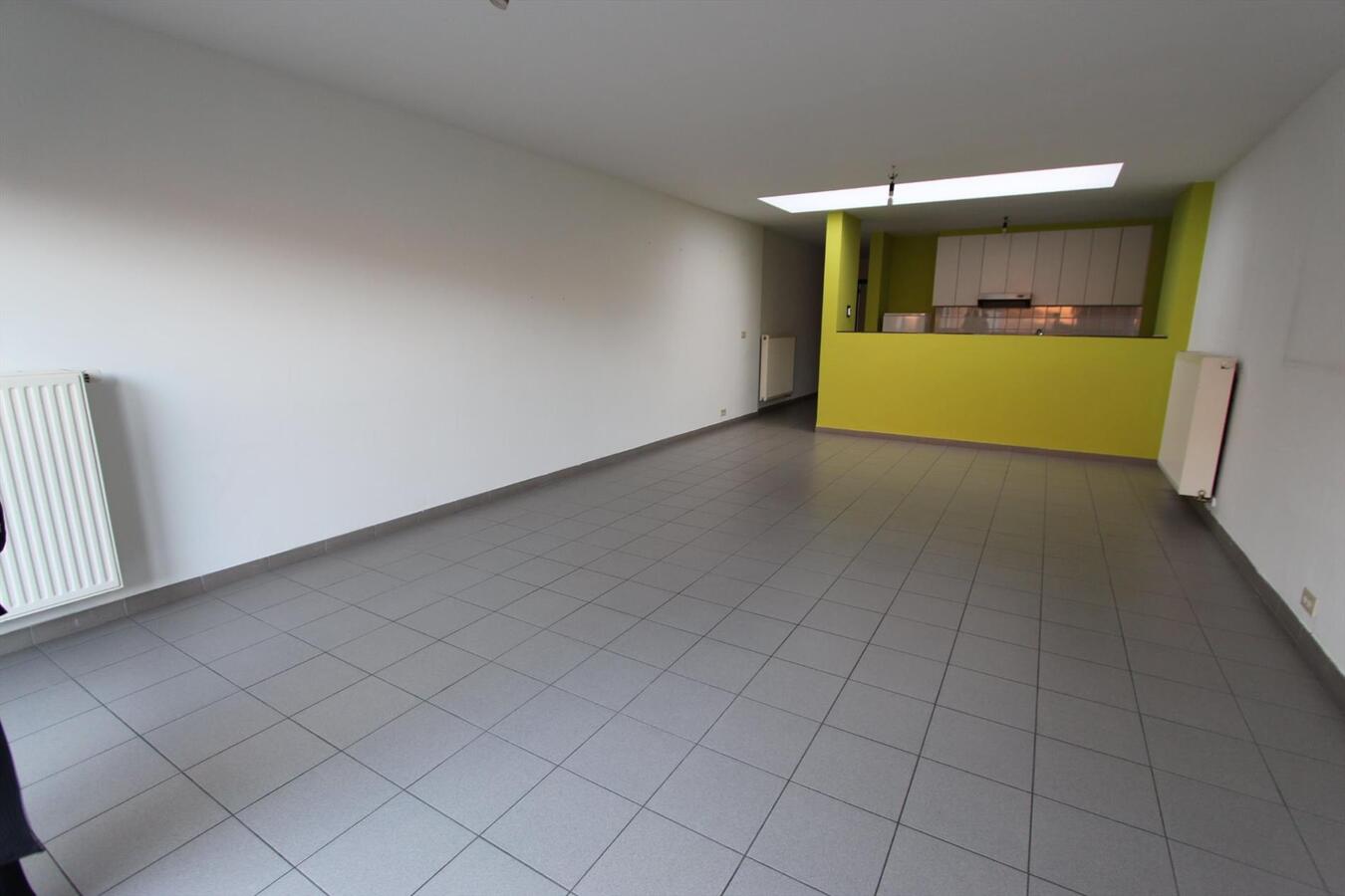 Gerenoveerde woning met 2 slaapkamers en terras te Roeselare 