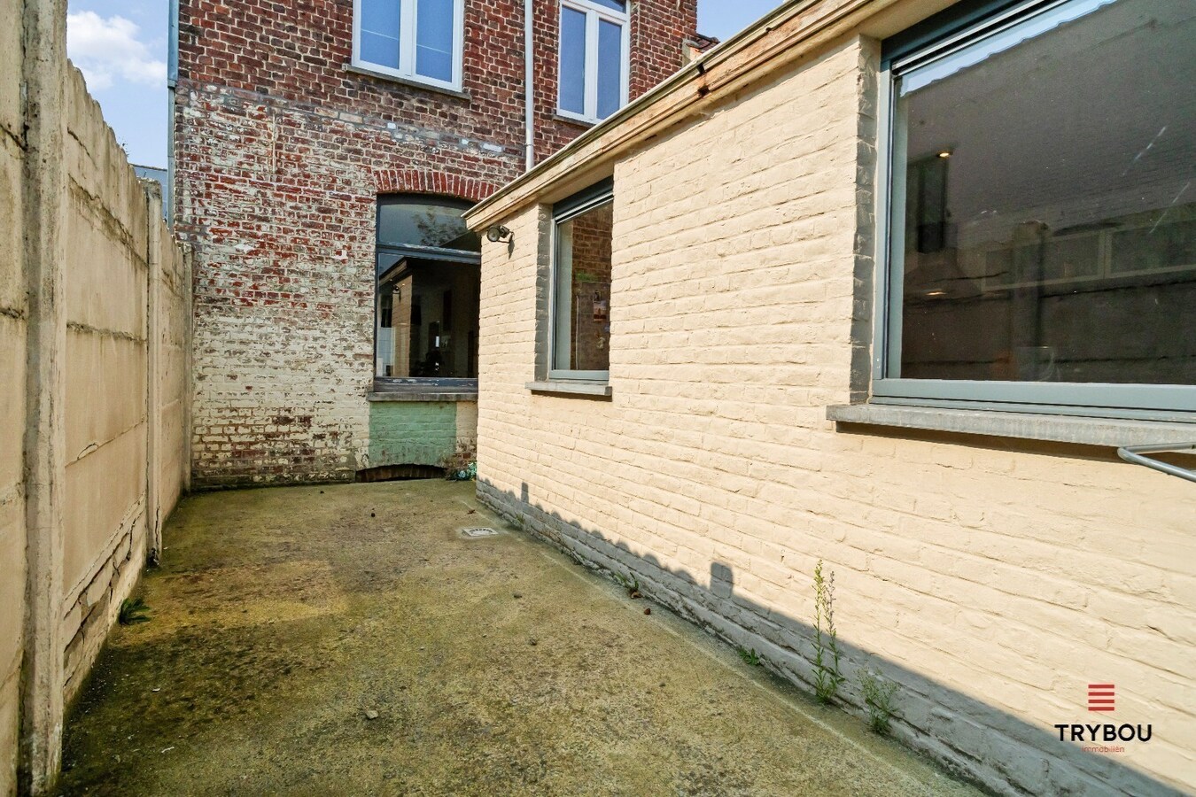 Centraal gelegen halfopen woning te Bavikhove 