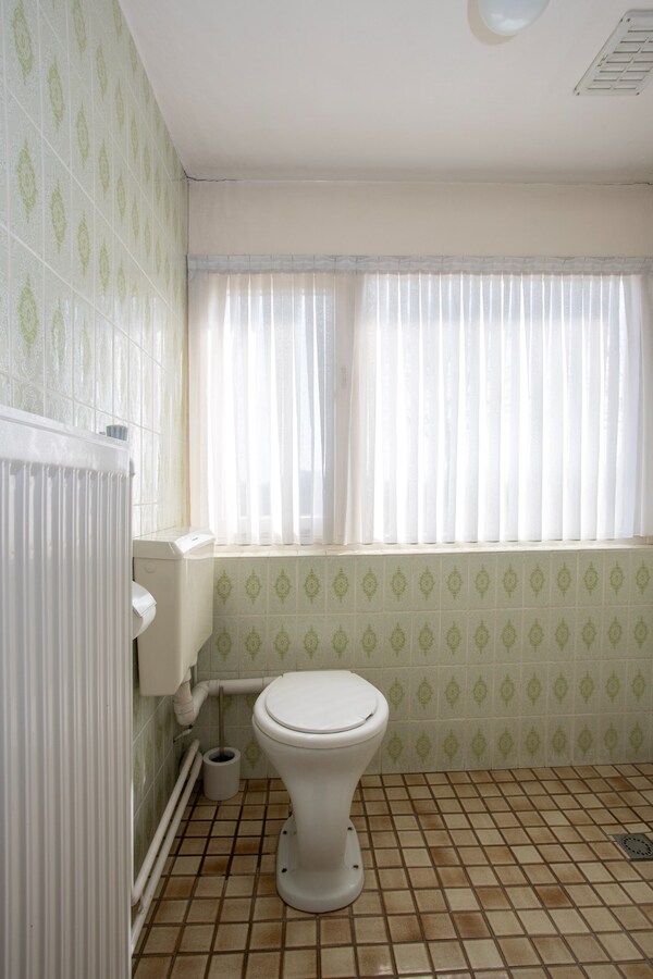 Royale halfvrijstaande woning met uitzicht over de landerijen, op korte afstand van het centrum. 