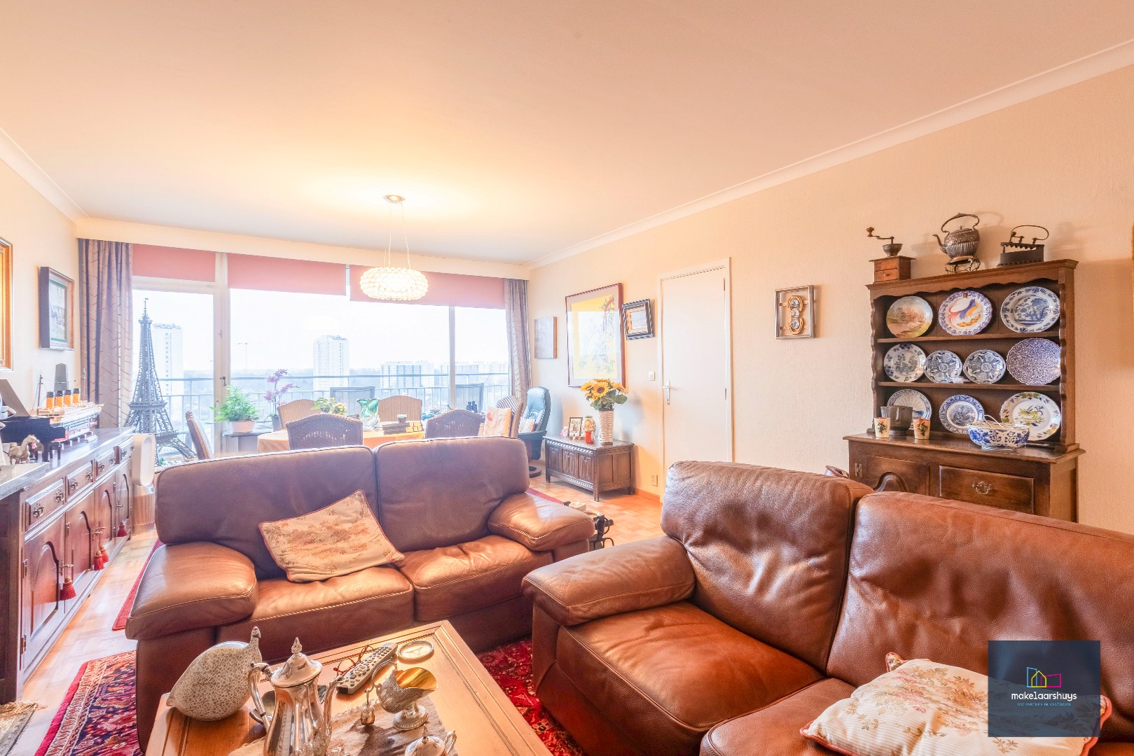 Ruim 2 slaapkamerappartement met garagebox nabij de Blaarmeersen 