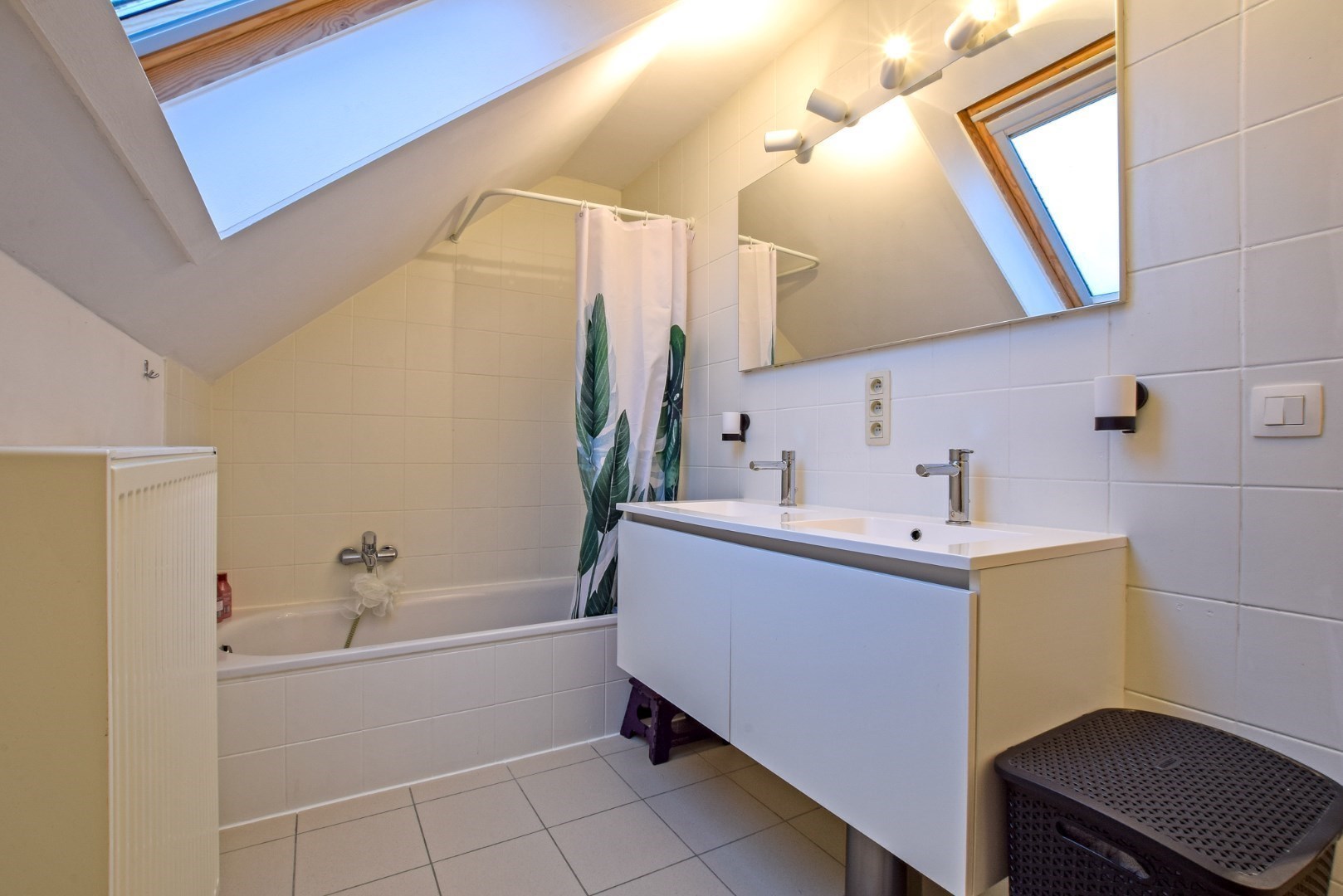 Instapklare halfopen woning met prachtige vergezichten op 386 m² te Nieuwkapelle! 