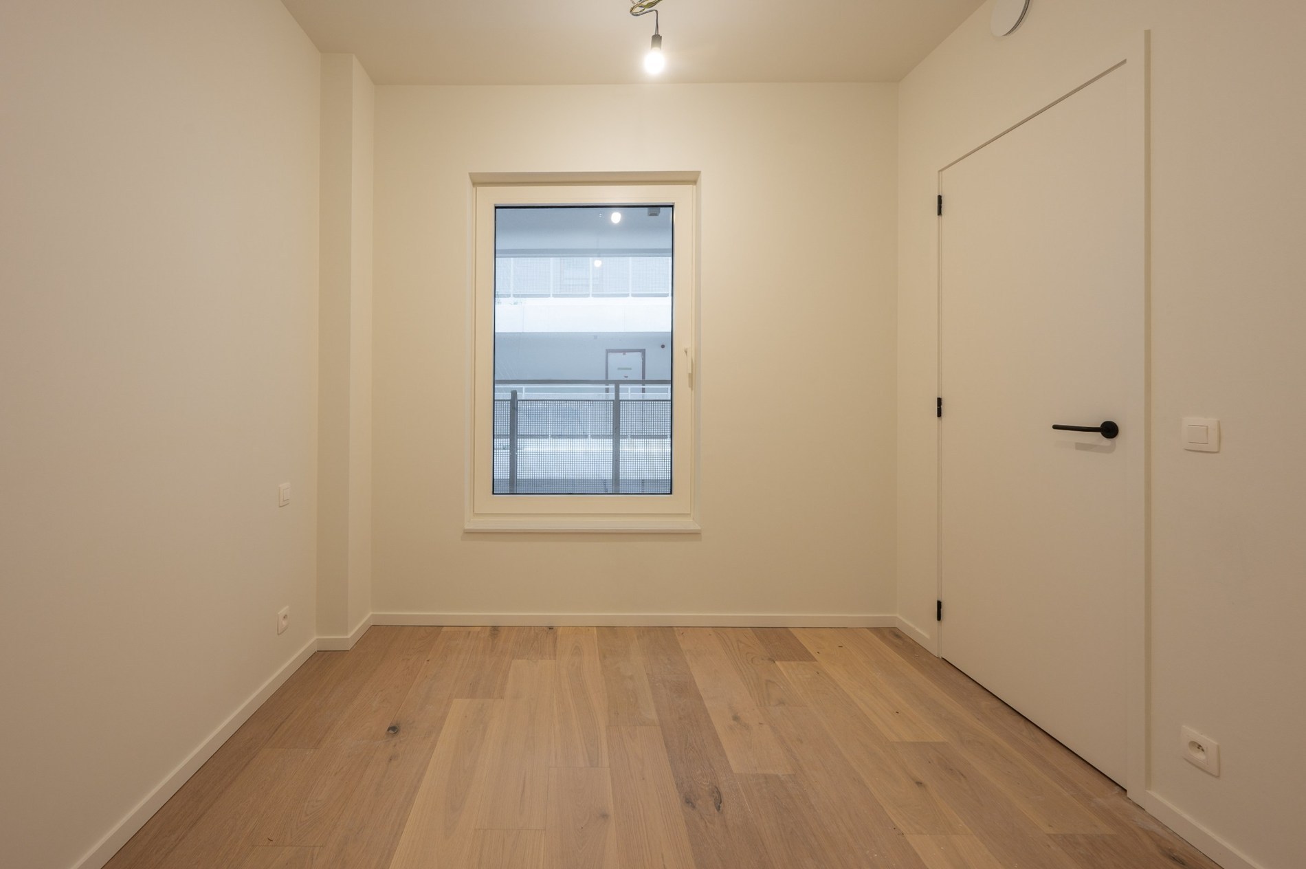 Centraal gelegen 3-kamer appartement te Res. Hoost op wandelafstand van de Zeedijk van Heist. 