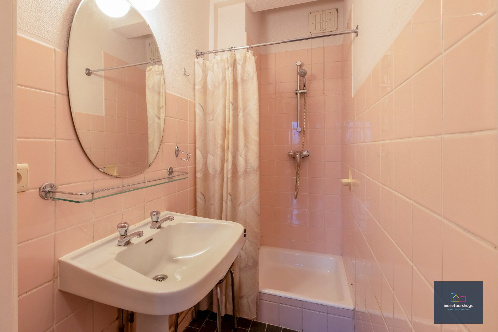 Mooi 3 slaapkamerappartement met parkeerplaats nabij Gent -Sint-Pieters 