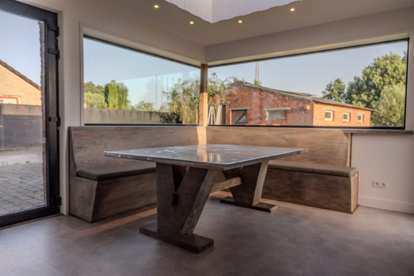 Ruim huis met vergunde stal 