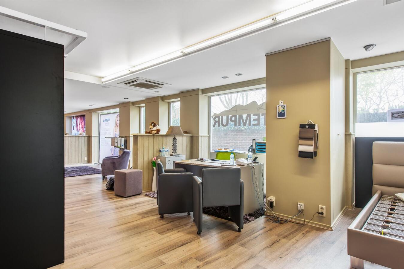 Uitstekend gelegen, gelijkvloerse handelsruimte in het centrum van Diksmuide 