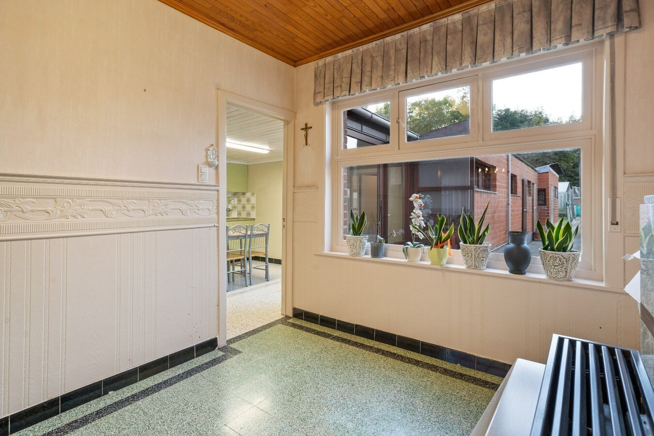 Degelijk gebouwde woning met drie ruime slaapkamers 