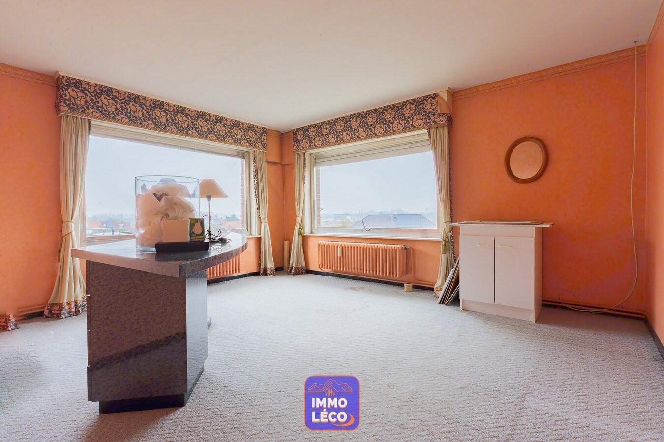 Ensemble immobilier avec maison et deux ateliers/entrepôts, RARE à la VENTE ! 