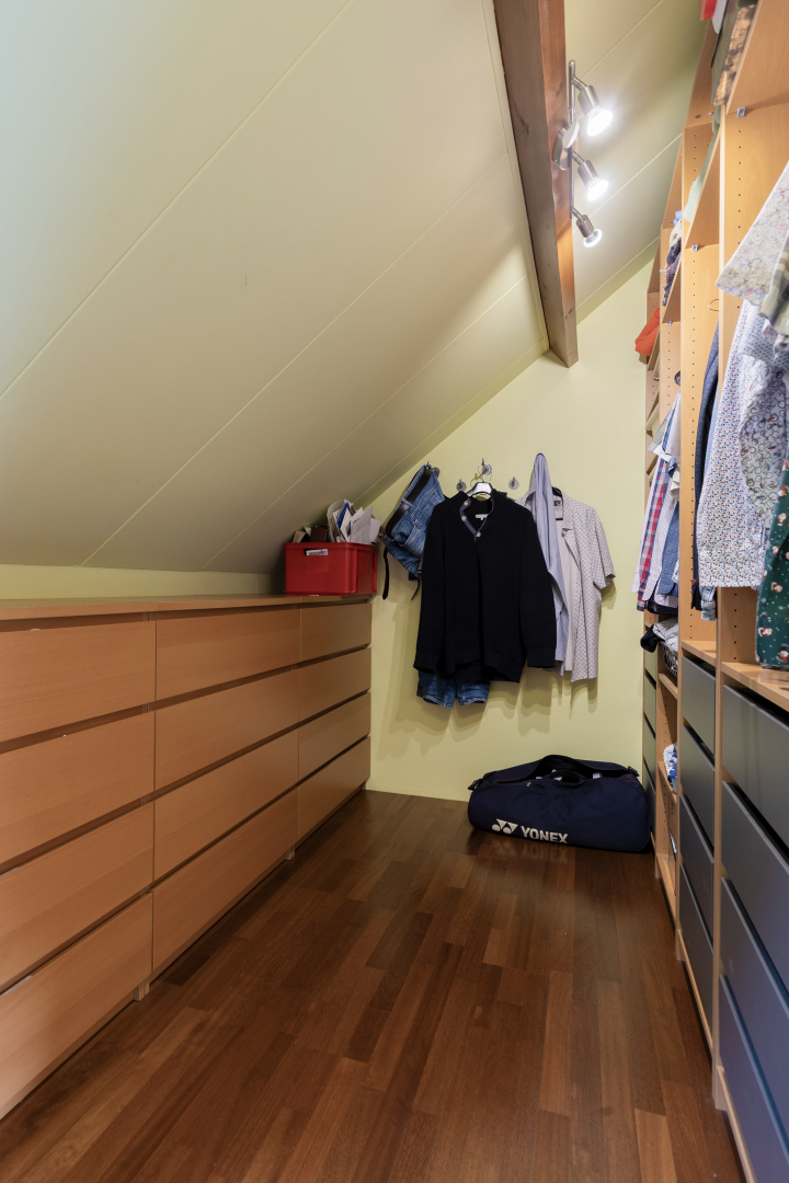 Halfopen bebouwing met 4 slaapkamers en bureau, ruime garage, kelder en zolder in Holsbeek! - EPC 161 kWh/m² - bewoonbare opp. 288 m² 