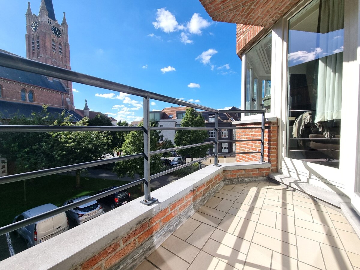 Zeer ruim appartement op topligging te Heist 