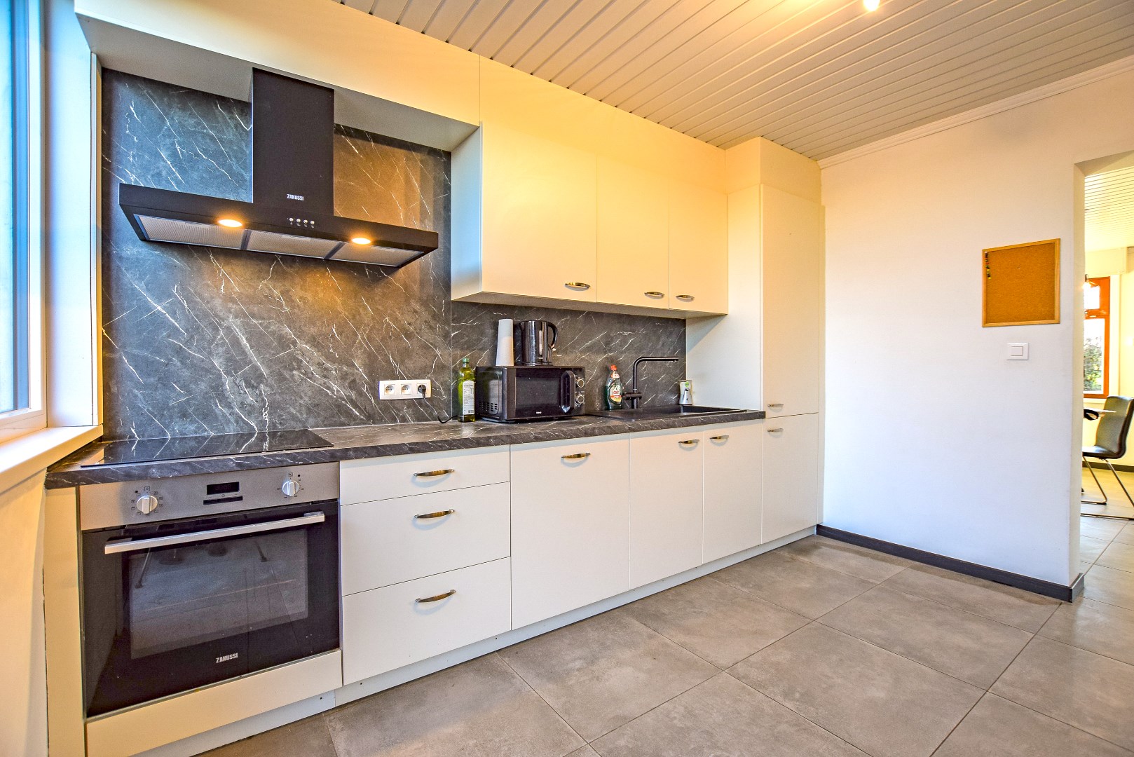 Instapklare woning met zongerichte tuin te Beauvoorde! 