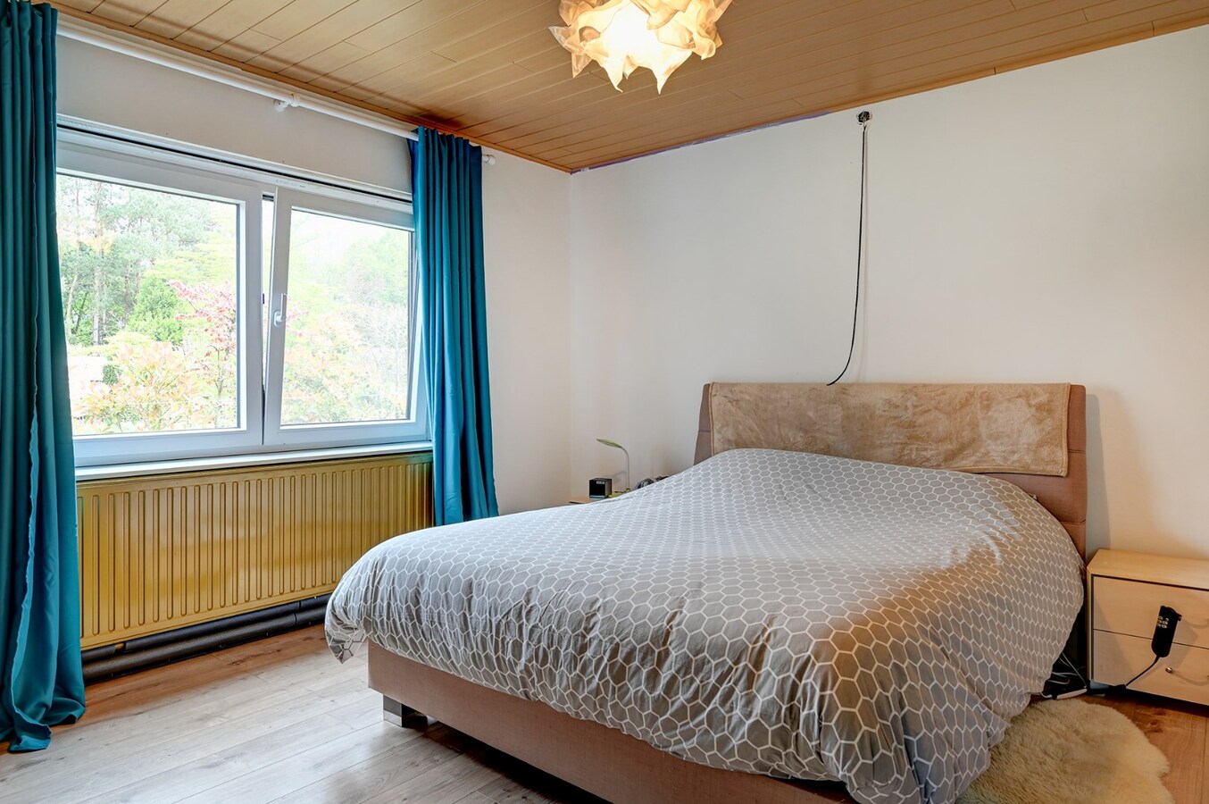 Zeer rustig gelegen gelijkvloerse woning met drie slaapkamers 