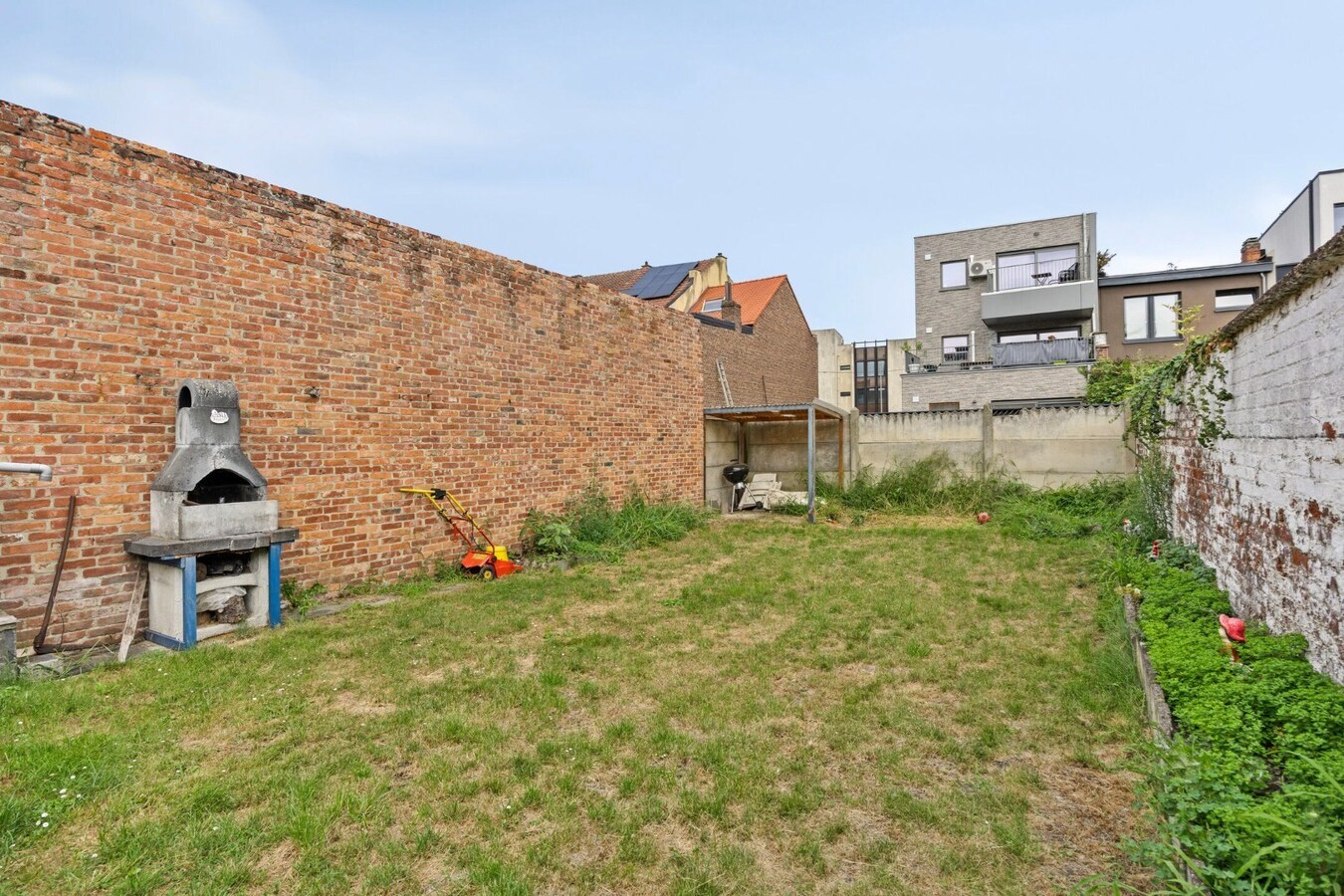 Gebouw/herenhuis bestaande uit 3 appartementen te Tienen 