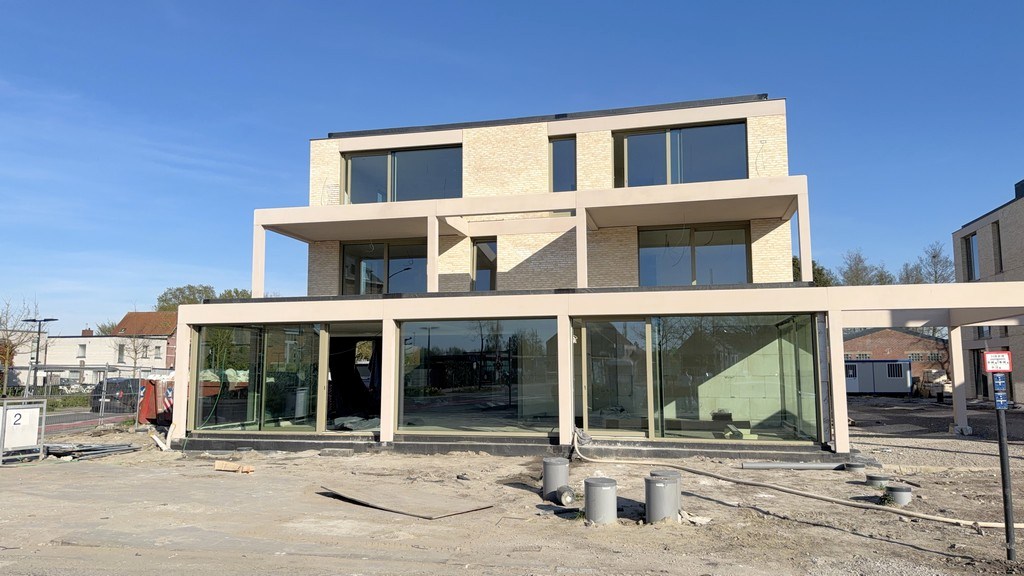 Nieuwbouw commercieel gelijkvloers te koop aan station Eke-Nazareth