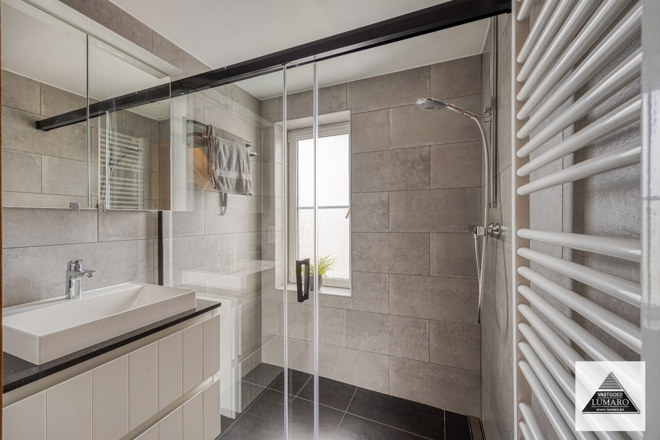 Vrijstaande woning met 4 slaapkamers - zonnepanelen - thuisbatterij 