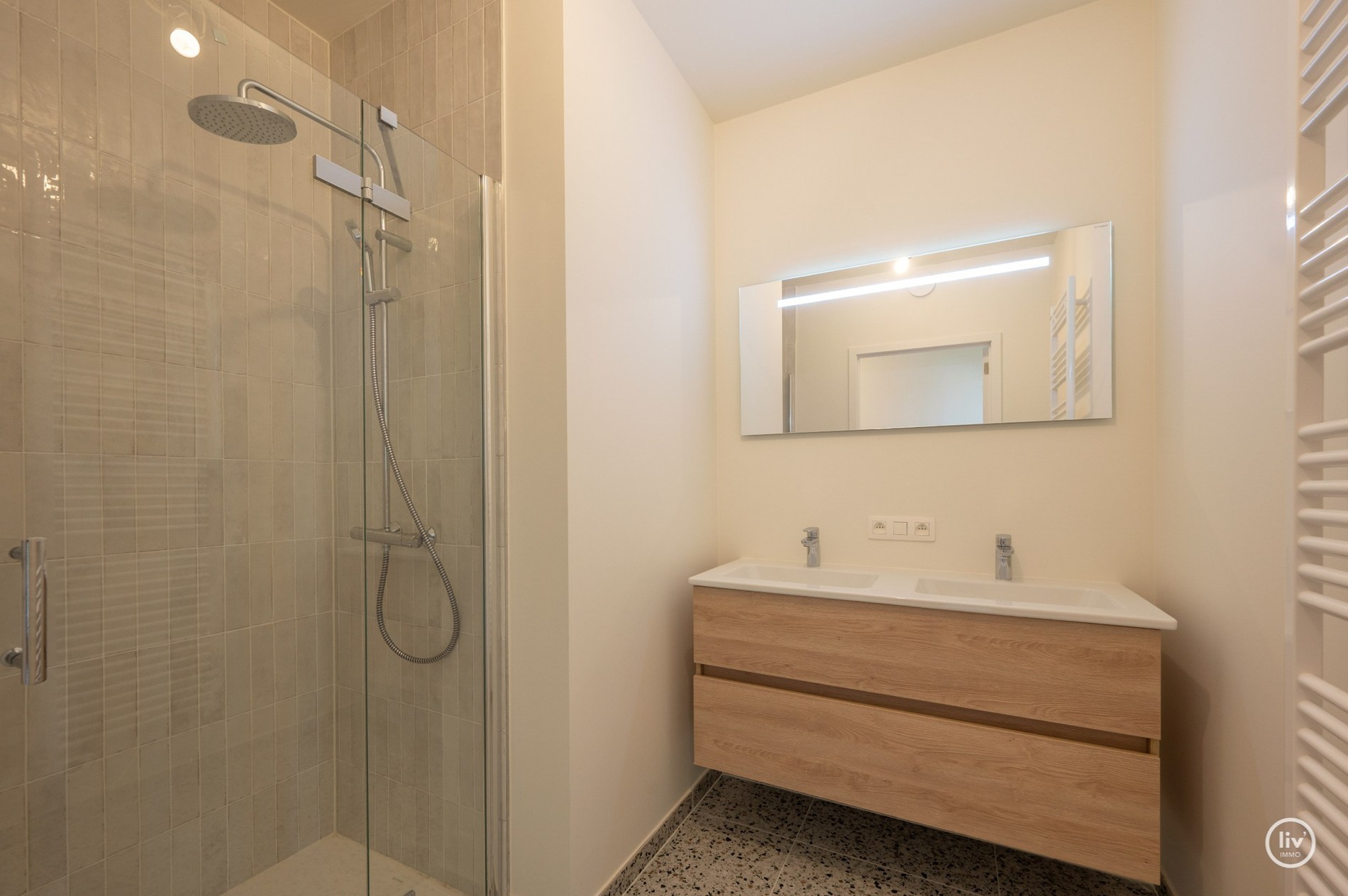 Portes ouvertes Dimanche 26/07 (09h à 16h): Appartement neuf entièrement prêt à emménager avec une largeur de façade de 10m. 