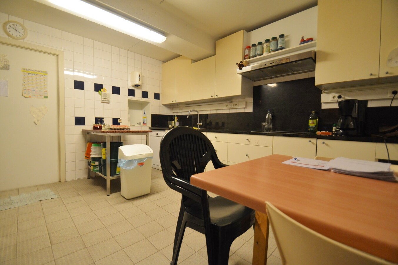 Handelspand vlakbij het strand en zeilclub - Duinbergen 