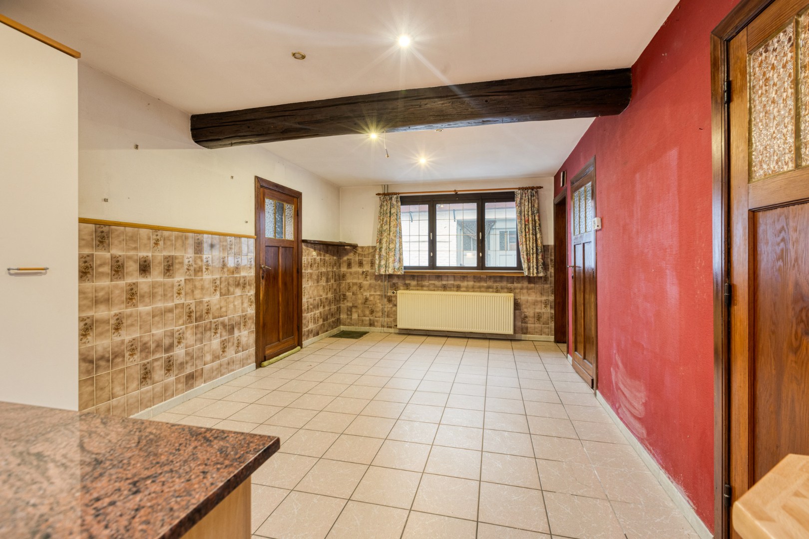 Gezinswoning met 6 slpk. en ruime garage op perceel van 1233m² te Leopoldsburg 