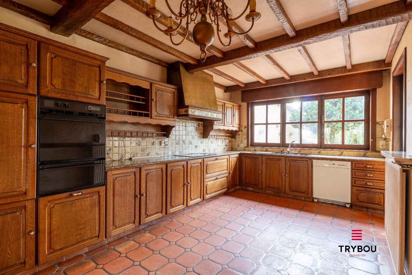 Ruime gezinswoning met grote tuin en centrale ligging 