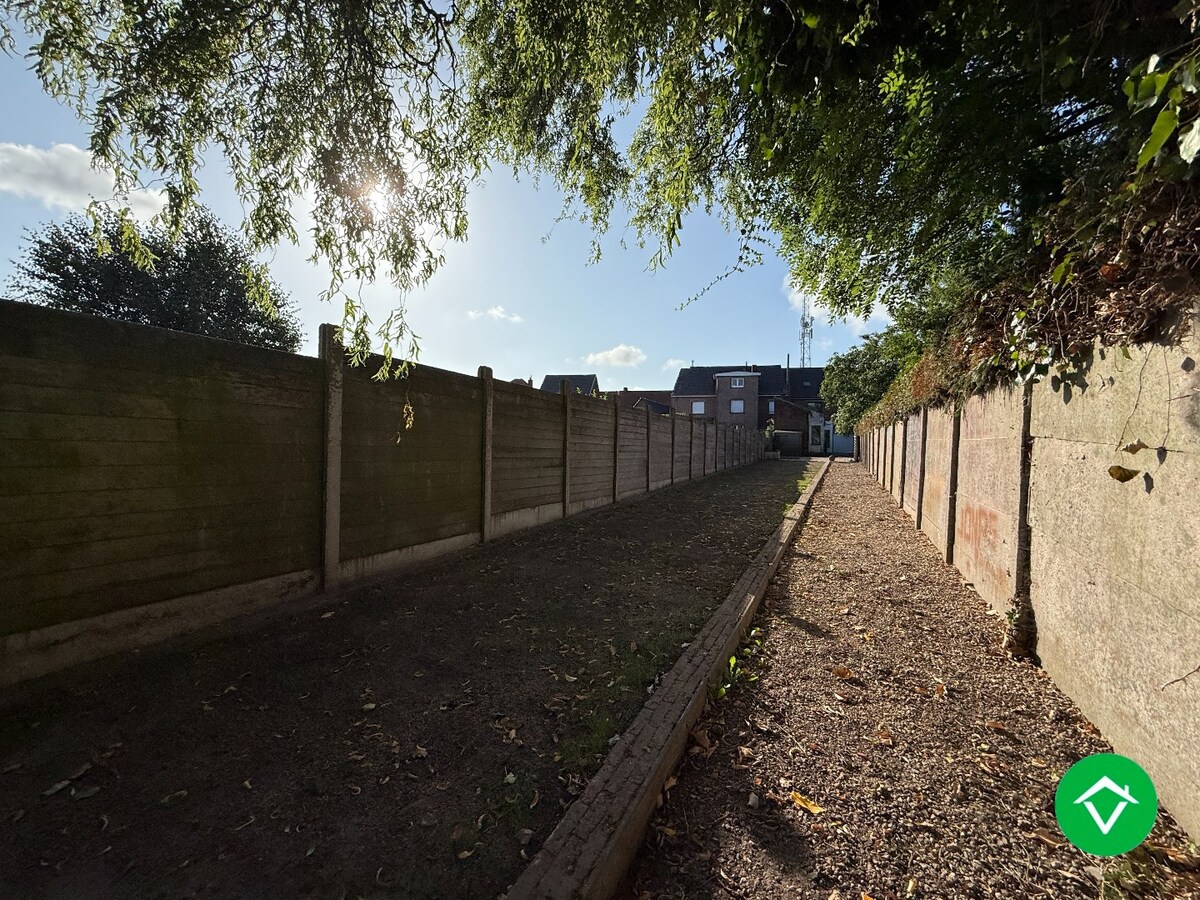 Ruime woning met 5 slaapkamers te Zwevezele 