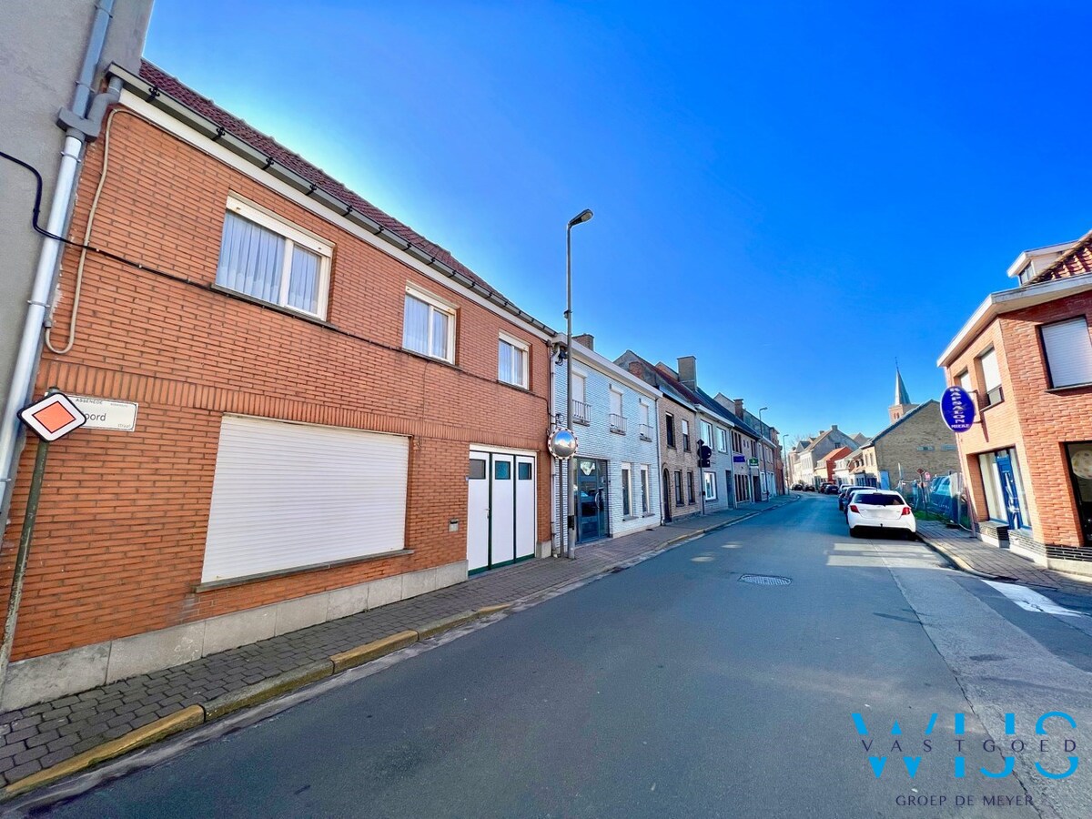 Te renoveren woonhuis in het dorp van Boekhoute ! 