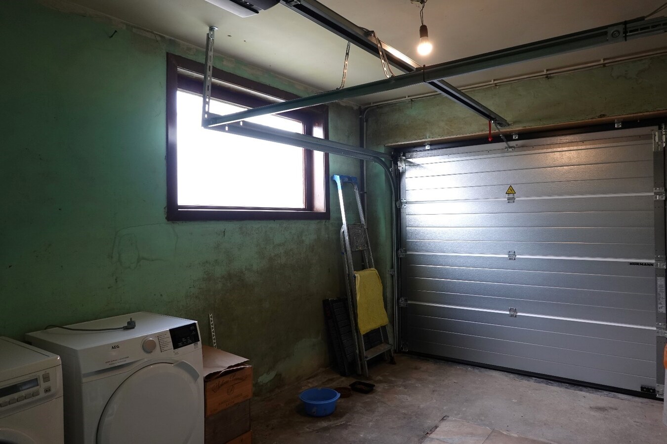 Ruime gerenoveerde alleenstaande woning met tuin, garage en 3 slaapkamers in Zerkegem 