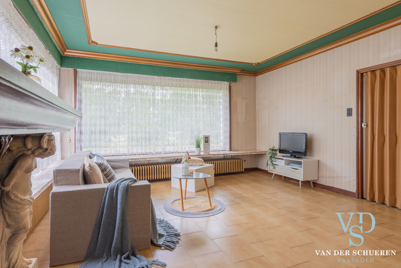 Bungalow met bijgebouw. 