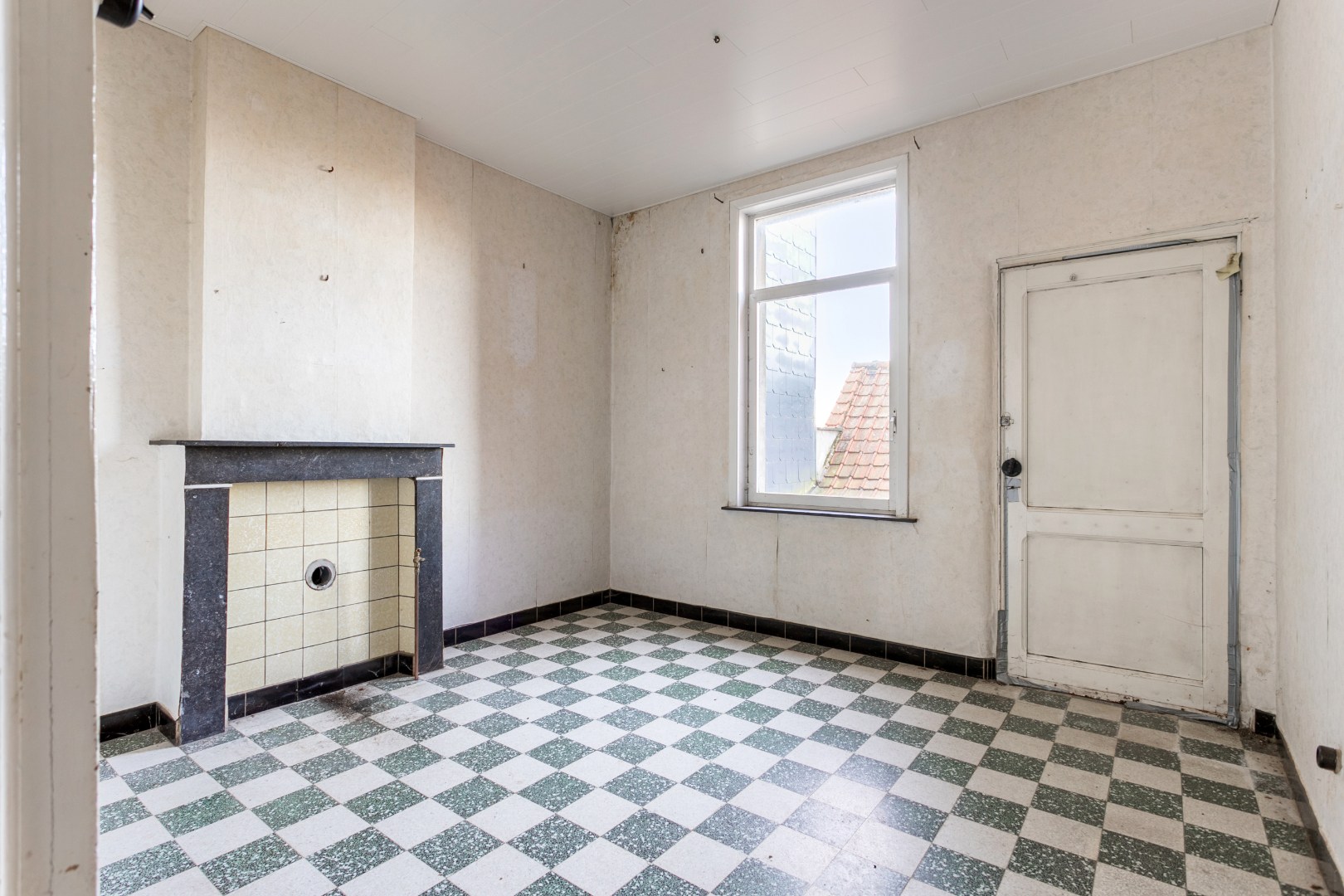 Te renoveren rijwoning met tuin te Vlezenbeek 