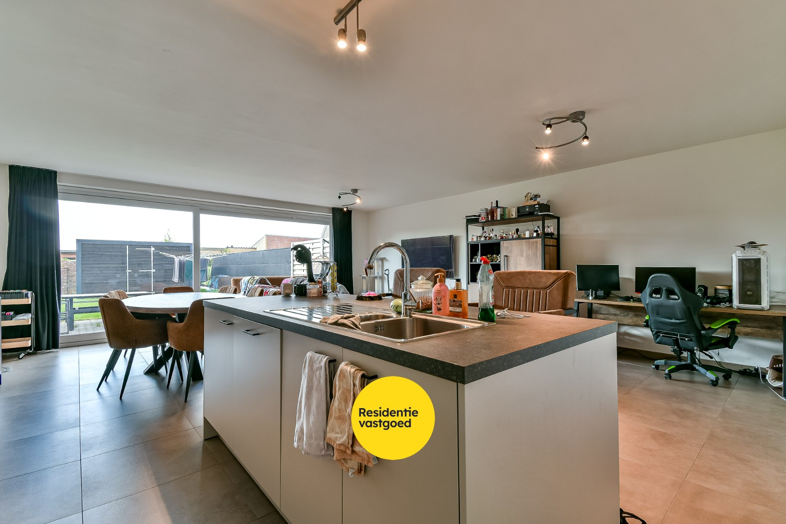 Halfopen nieuwbouwwoning in Eernegem met tuin en 3 slaapkamers 