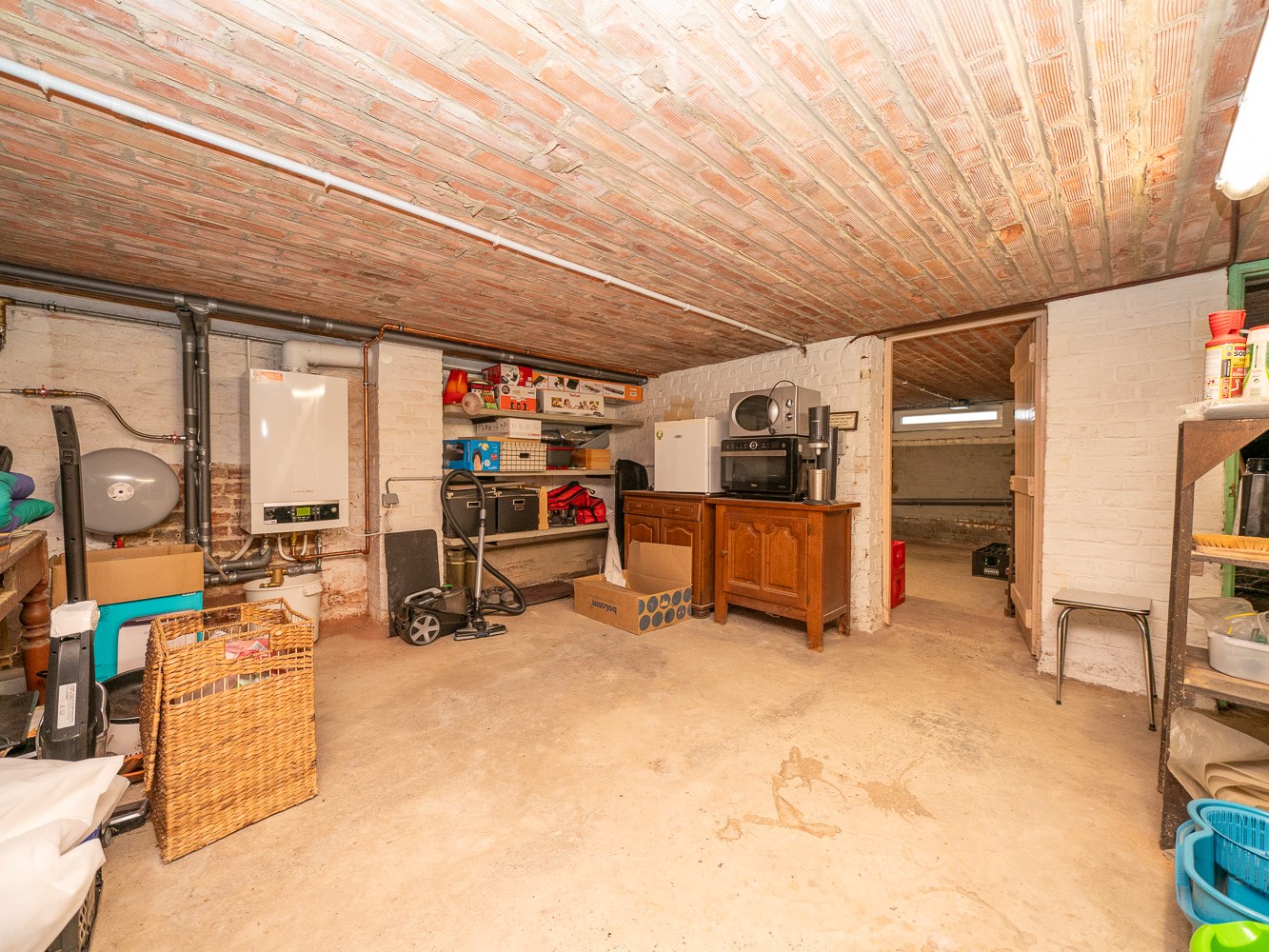 Volledige gerenoveerde 3-gevel woning 