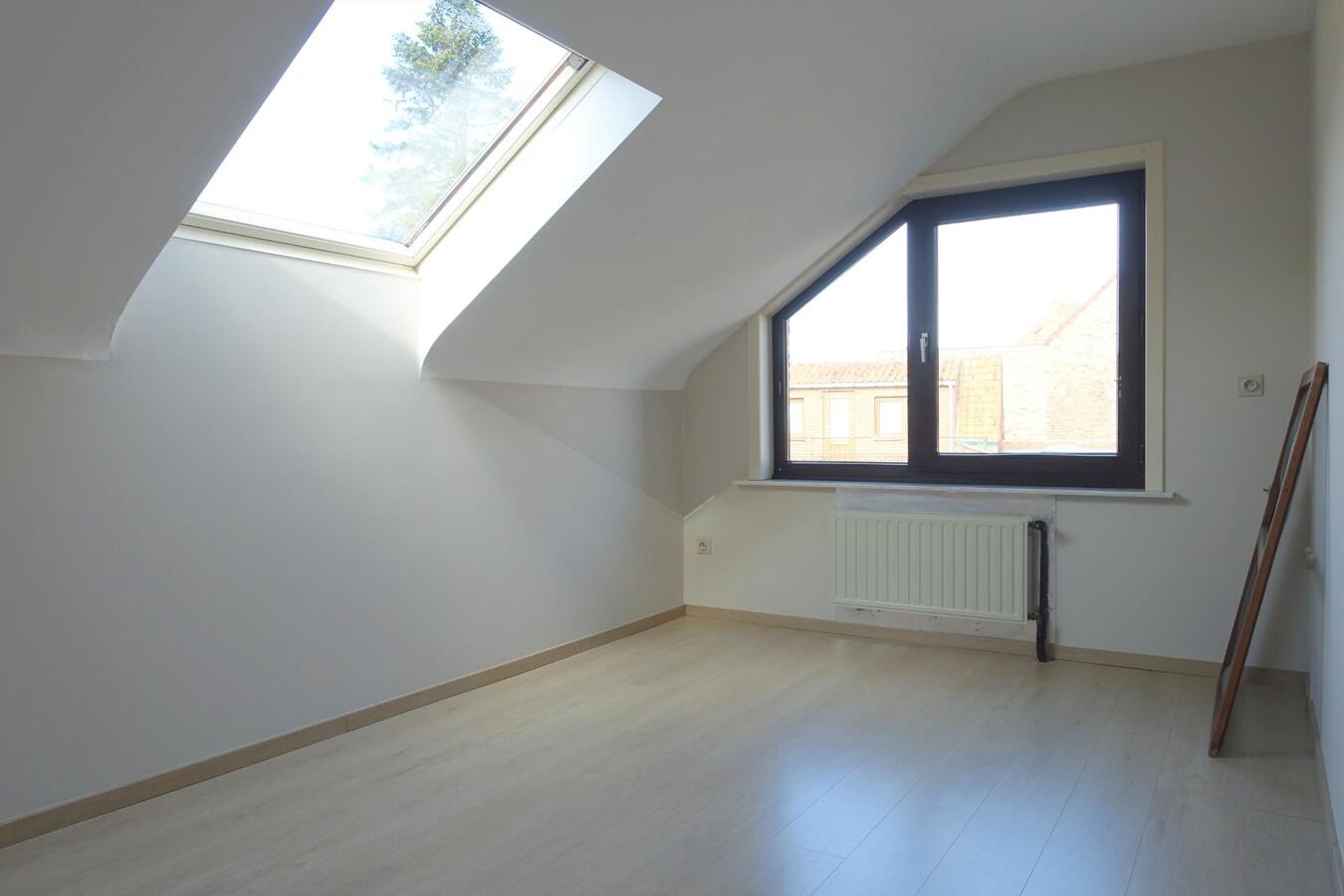 Gezellige half-open woning met zonnige tuin 