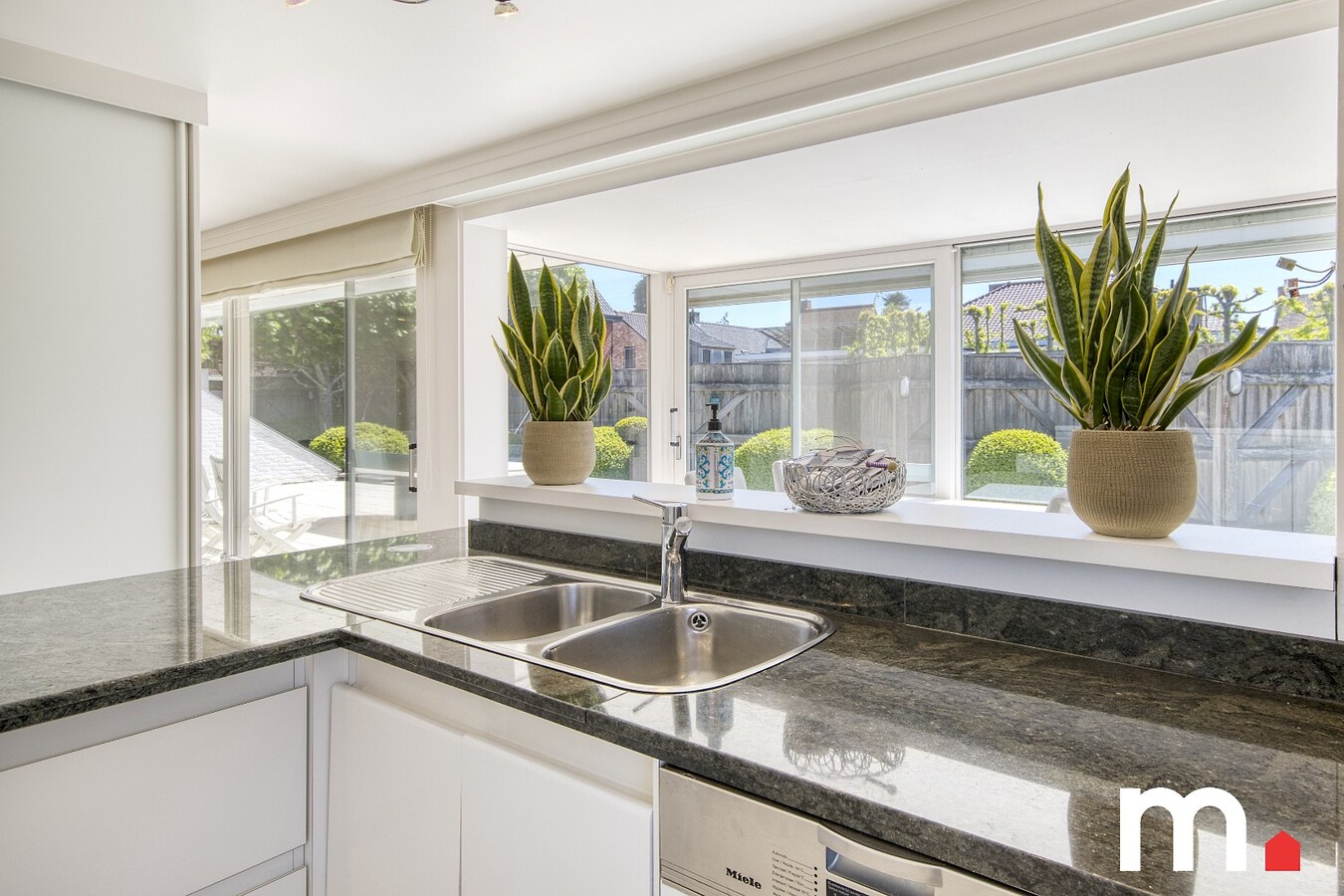 Unieke instapklare Villa te Emelgem op 621m² op TOPligging ! 