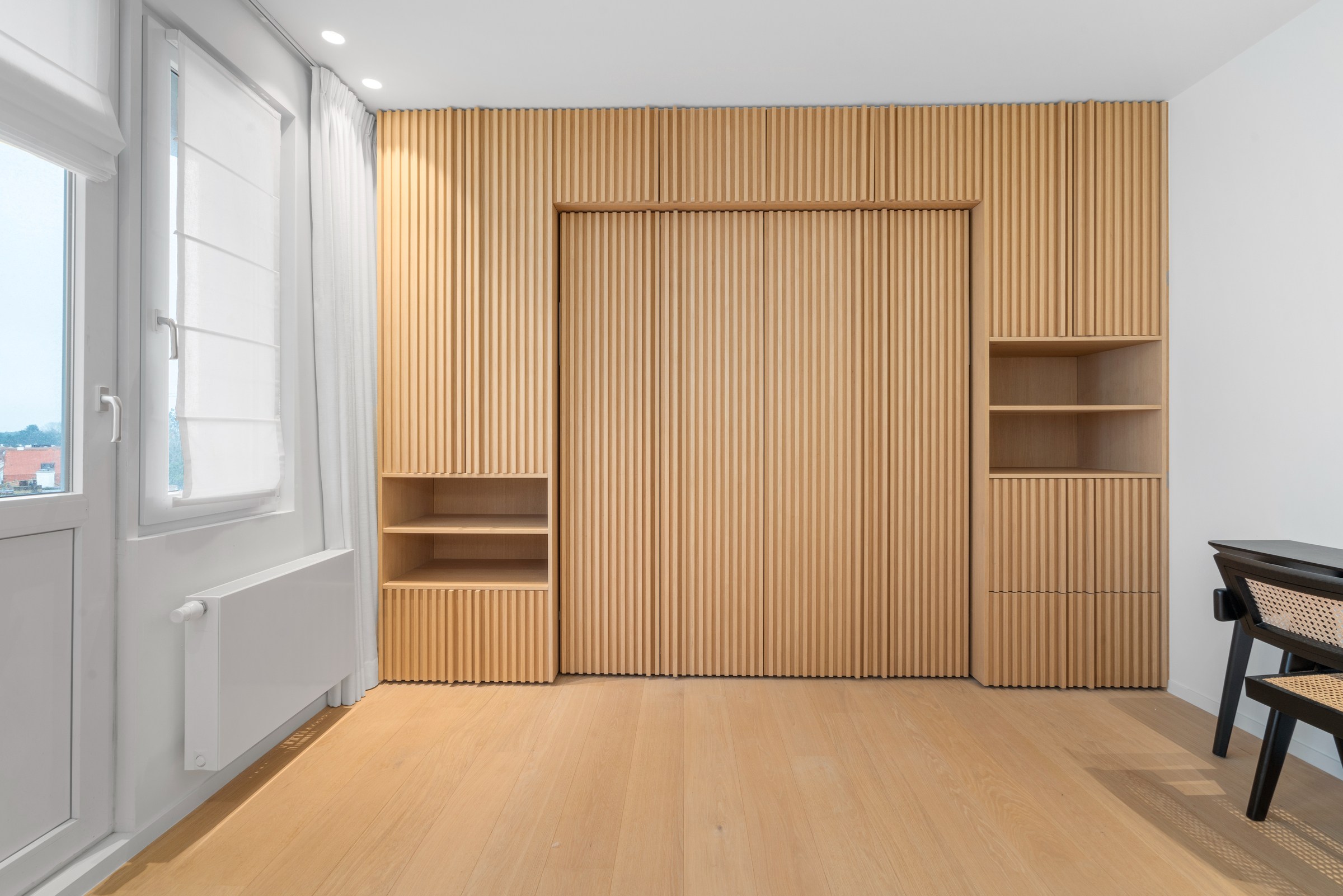 Zeer mooi en luxueus afgewerkt 3 slaapkamer appartement aan het Driehoeksplein nabij de Zeedijk 