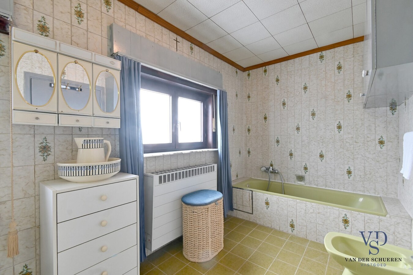 Bijzonder ruime, praktisch ingedeelde gezinswoning 