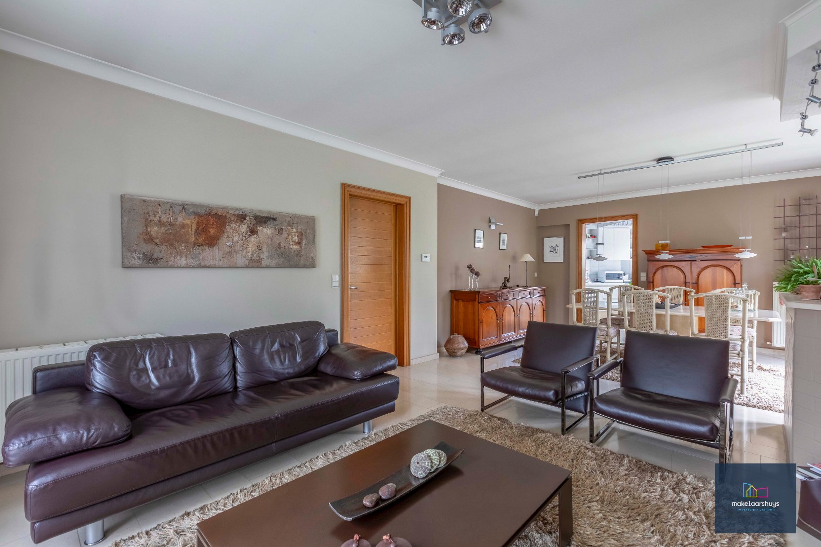 Stijlvolle HOB met 4 slpkamers, bureau en dubbele garage. 