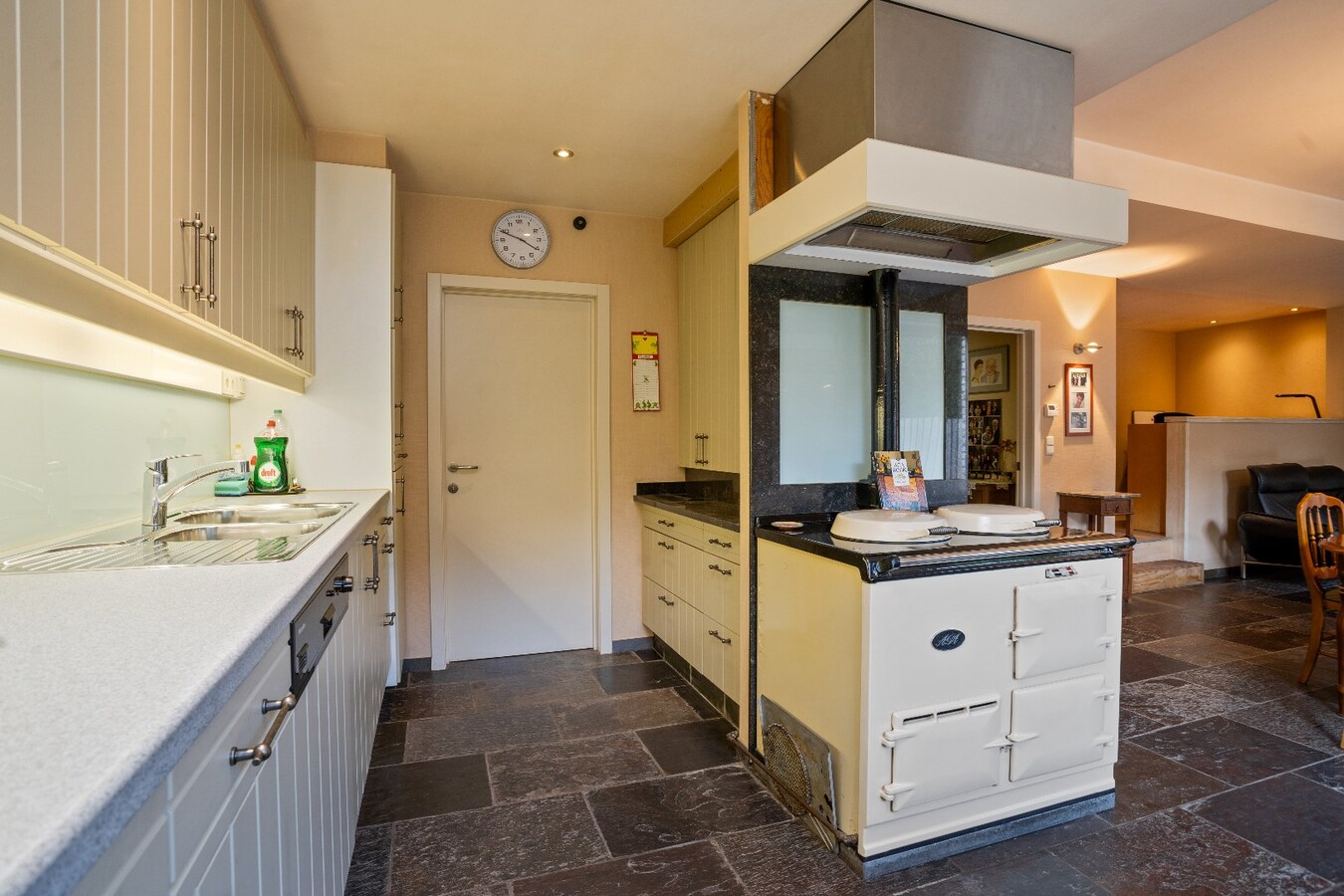 Polyvalente, ruime (handels)woning op zongericht perceel van 1243m² 