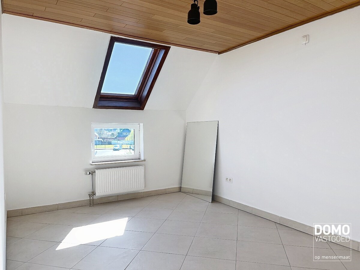 GERENOVEERD DUPLEXAPPARTEMENT MET 2 SLAAPKAMERS OP GOEDE LOCATIE IN KURINGEN 