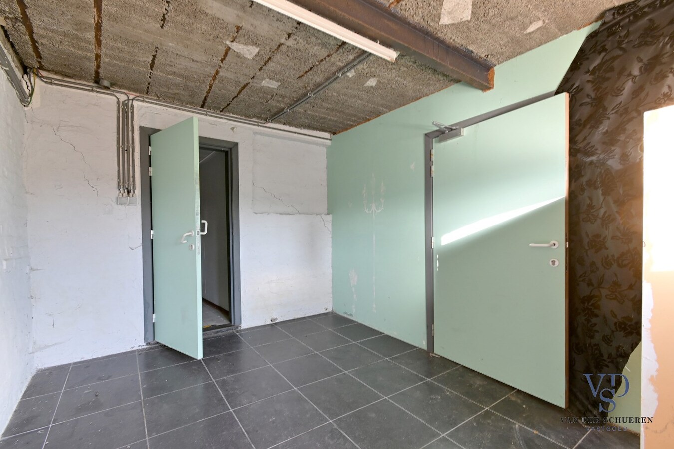 Uniek handelspand met woongedeelte in hartje Eine ! 