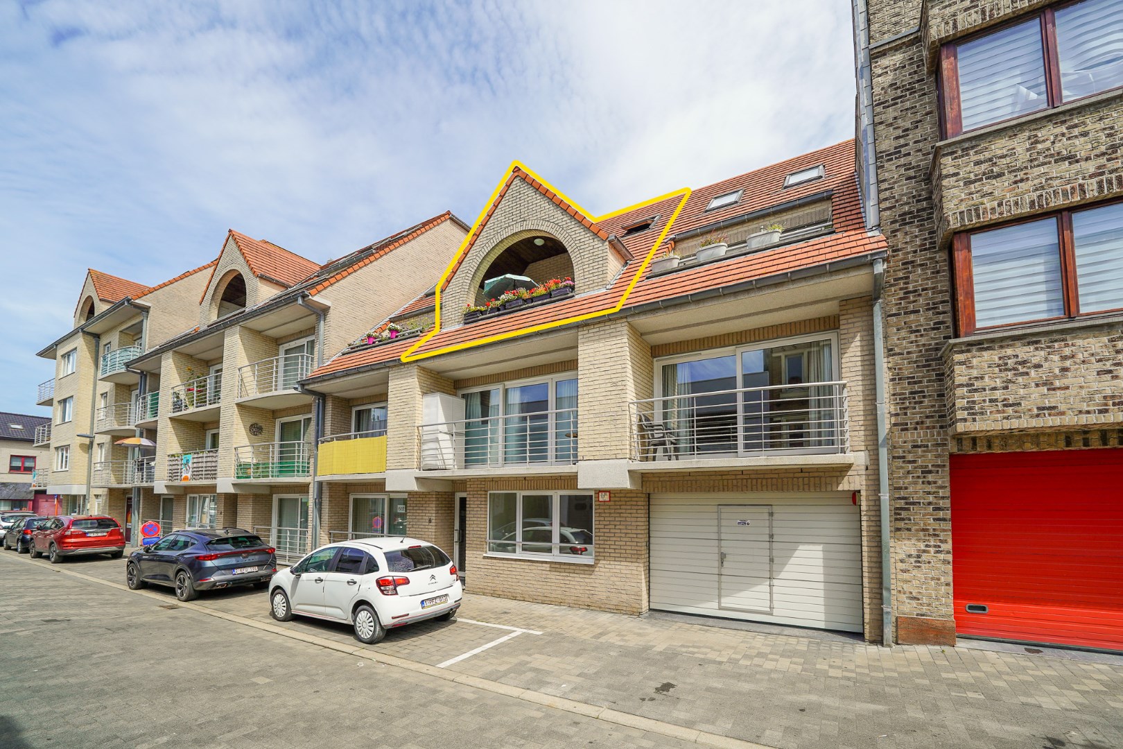 Instapklaar duplexappartement met terras nabij centrum Oostende 